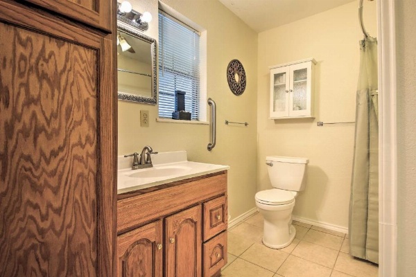 Canyon Lake Cottage with BBQ 1 Mi to Guadalupe River! image 13