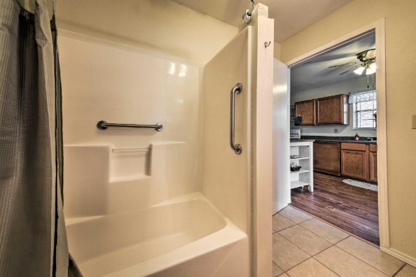 Canyon Lake Cottage with BBQ 1 Mi to Guadalupe River! image 14