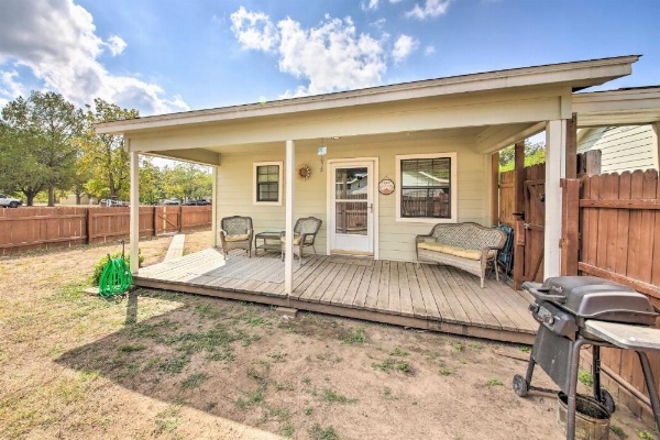 Canyon Lake Cottage with BBQ 1 Mi to Guadalupe River! image 17