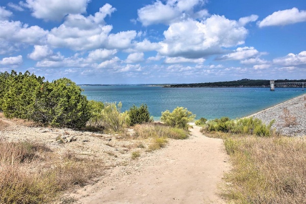 Canyon Lake Cottage with BBQ 1 Mi to Guadalupe River! Main image