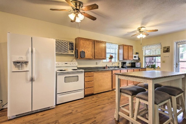 Canyon Lake Cottage with BBQ 1 Mi to Guadalupe River! image 7